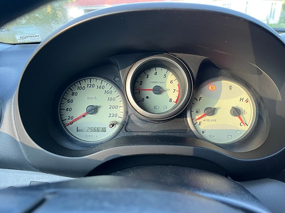 Toyota RAV4 11 of 12