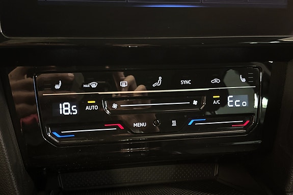 Volkswagen Passat 26 of 30