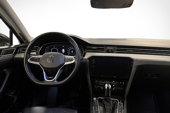 Volkswagen Passat 16 of 30