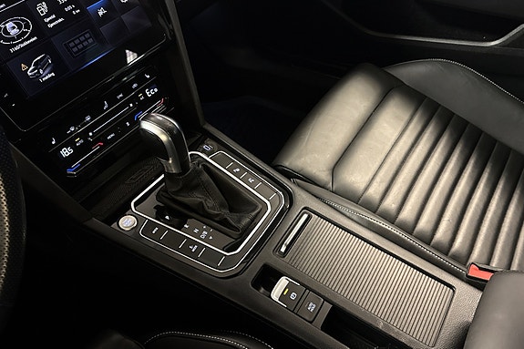 Volkswagen Passat 27 of 30