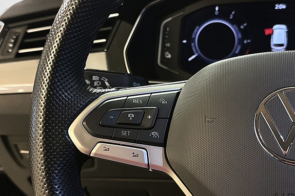 Volkswagen Passat 19 of 30