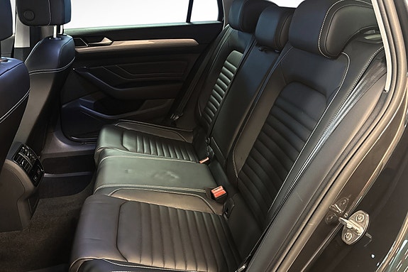 Volkswagen Passat 14 of 30