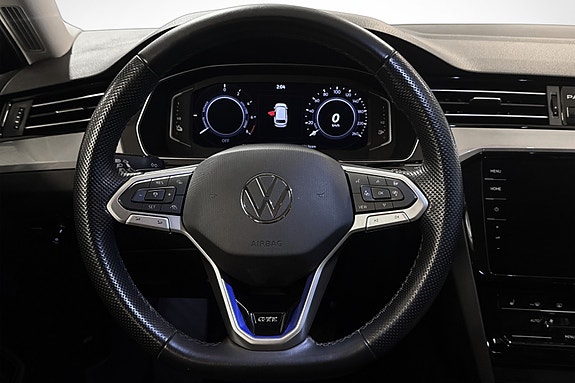 Volkswagen Passat 17 of 30
