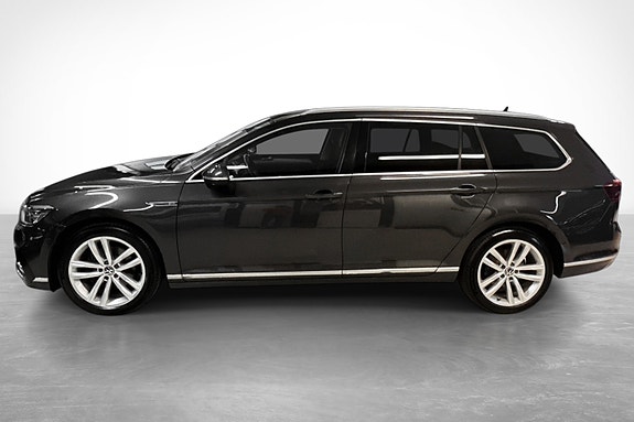 Volkswagen Passat 9 of 30