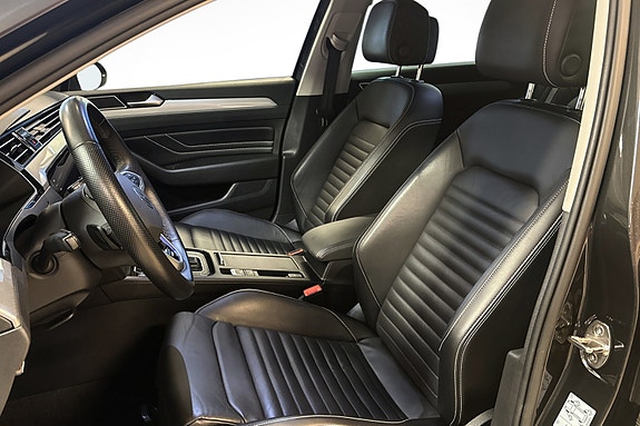 Volkswagen Passat 12 of 30