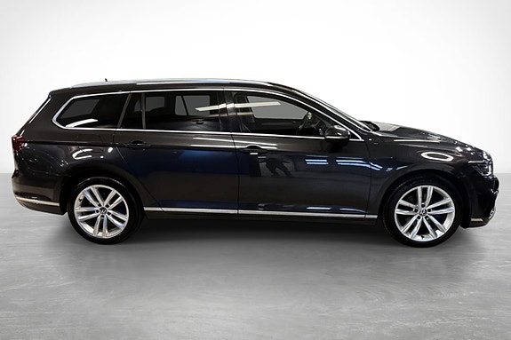 Volkswagen Passat 4 of 30