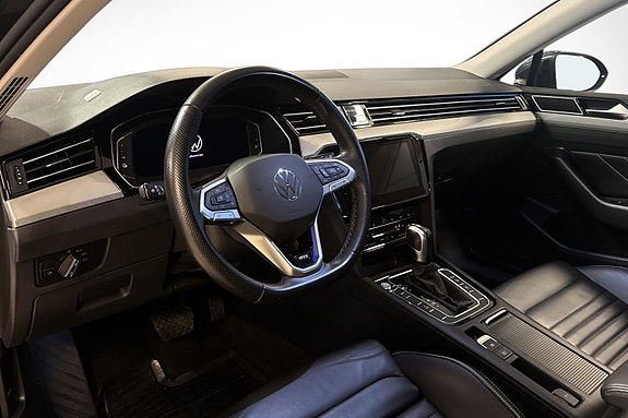 Volkswagen Passat 13 of 30