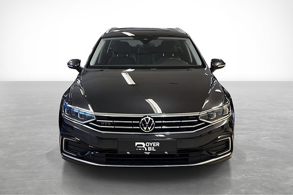 Volkswagen Passat 2 of 30