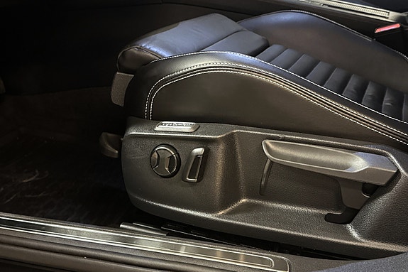 Volkswagen Passat 18 of 30