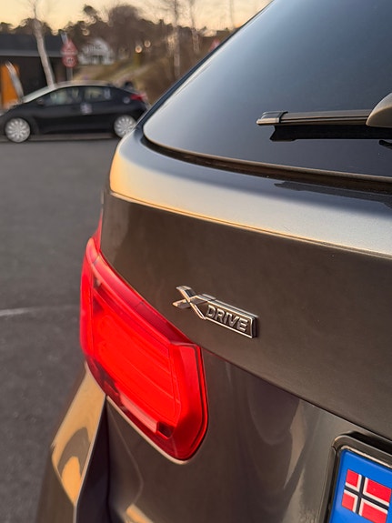 BMW 320i 24 of 30