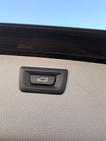 BMW 320i 20 of 30