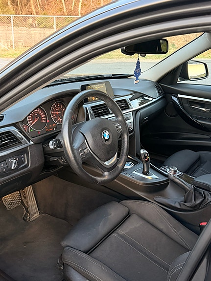 BMW 320i 15 of 30