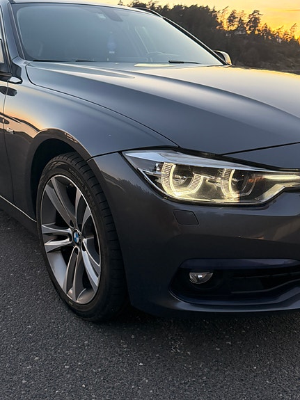 BMW 320i 10 of 30