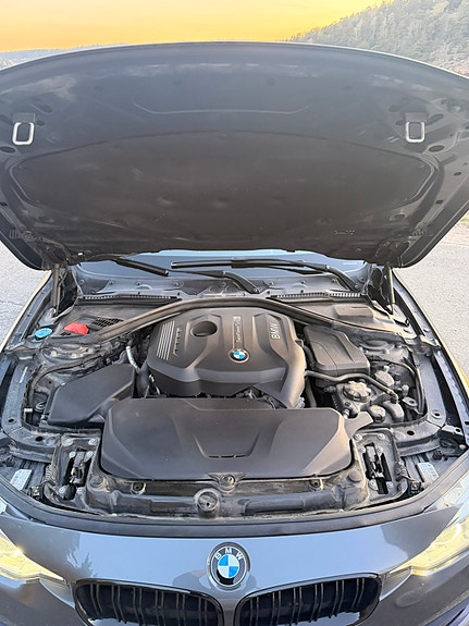 BMW 320i 28 of 30