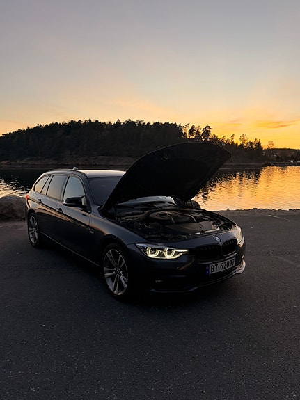 BMW 320i 29 of 30