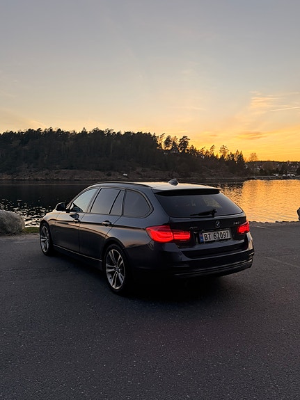 BMW 320i 2 of 30