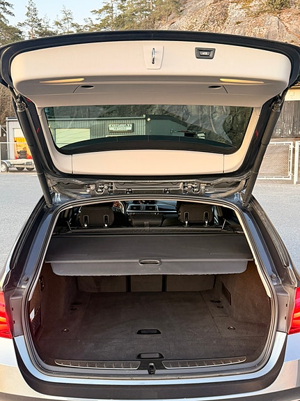 BMW 320i 19 of 30