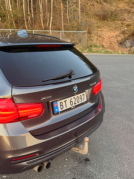 BMW 320i 22 of 30