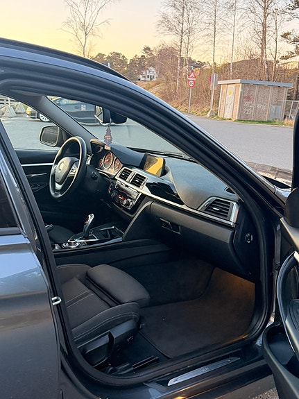 BMW 320i 26 of 30
