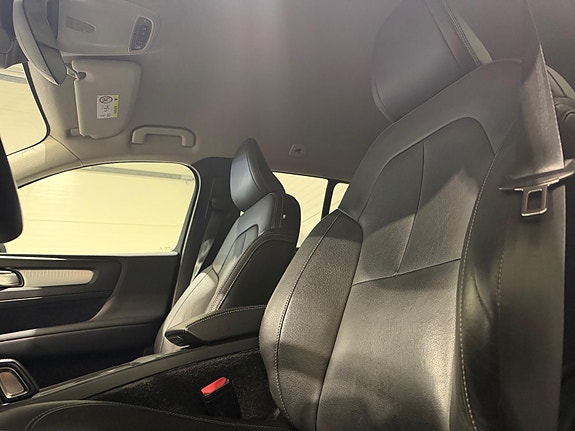 Volvo XC40 23 of 30