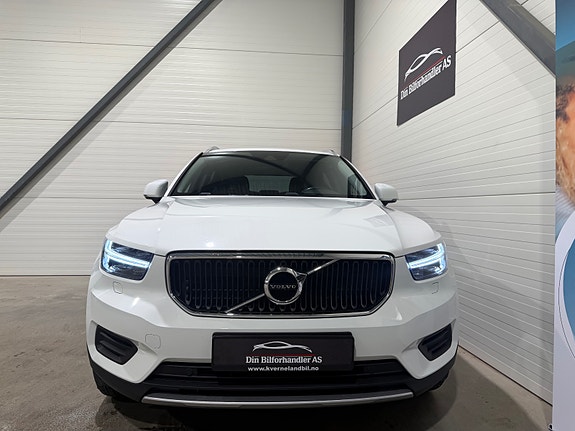 Volvo XC40 4 of 30