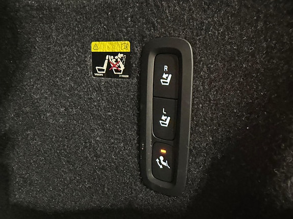 Volvo XC40 16 of 30