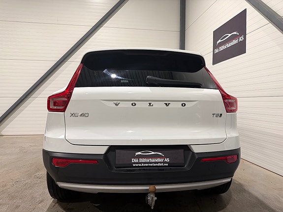 Volvo XC40 9 of 30
