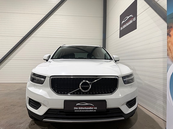 Volvo XC40 3 of 30