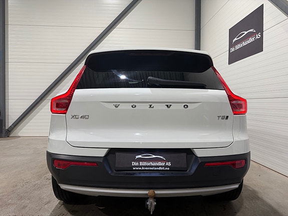 Volvo XC40 10 of 30