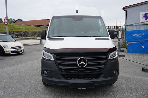 Mercedes-Benz Sprinter 2 of 5