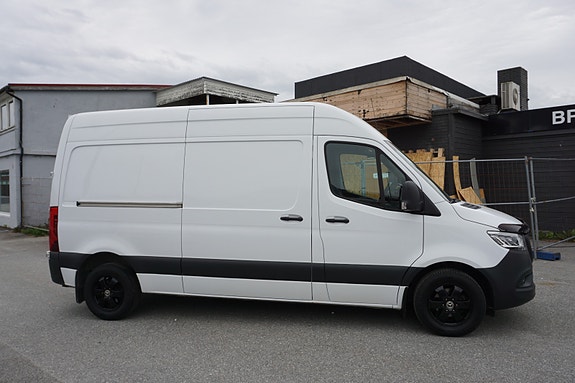 Mercedes-Benz Sprinter 4 of 5
