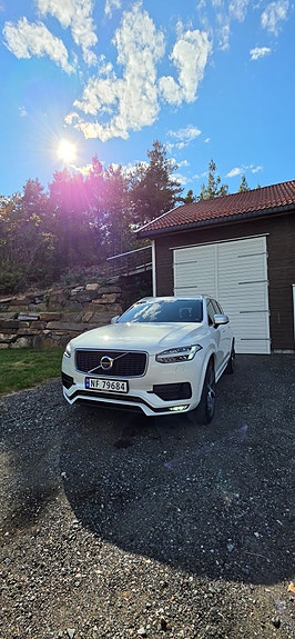 Volvo XC90 2 of 5