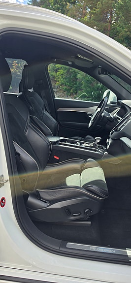 Volvo XC90 7 of 11