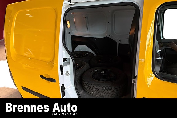 Nissan NV250 10 of 19