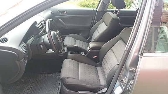 Volkswagen Passat 19 of 29