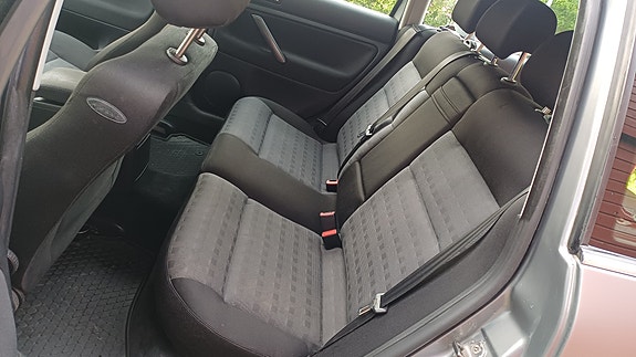 Volkswagen Passat 18 of 29