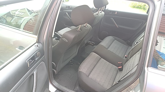 Volkswagen Passat 17 of 29