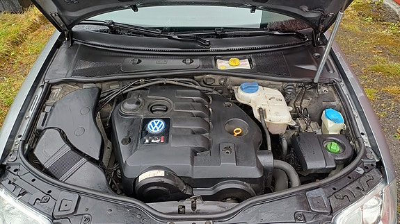 Volkswagen Passat 2 of 29