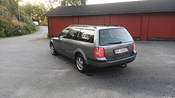 Volkswagen Passat 6 of 29