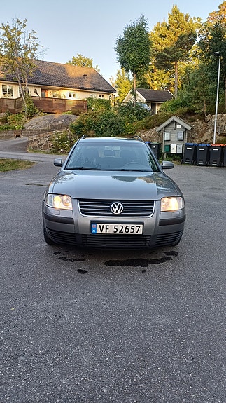 Volkswagen Passat 3 of 29