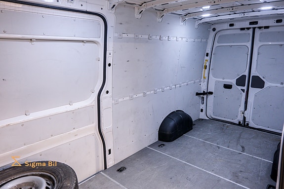 Volkswagen Crafter 13 of 30