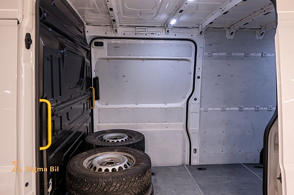 Volkswagen Crafter 14 of 30