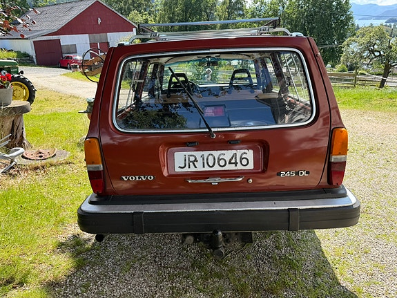 Volvo 240 3 of 5