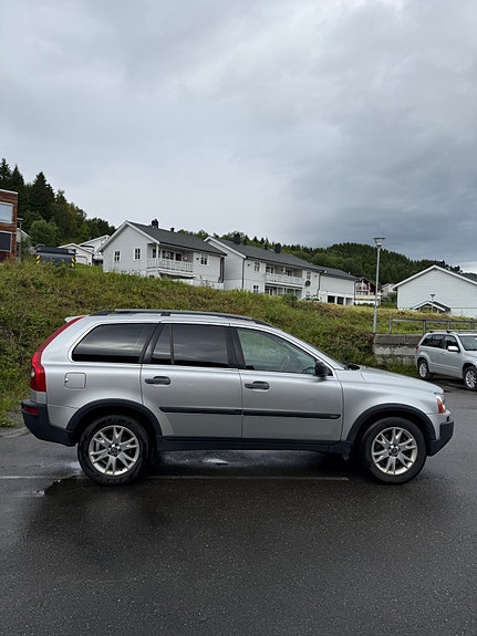 Volvo XC90 5 of 18