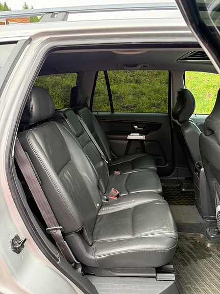 Volvo XC90 10 of 18