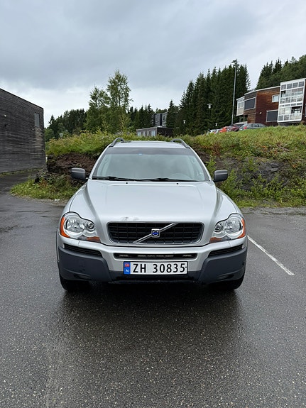 Volvo XC90 8 of 18