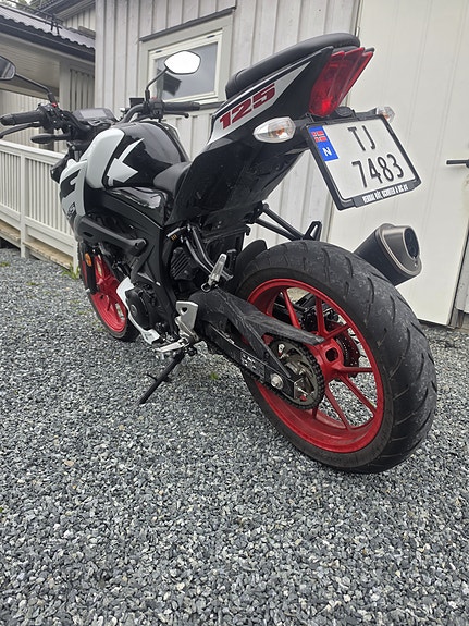Suzuki GSX-S 125 2 of 7