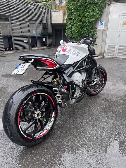 MV Agusta Brutale 800 Dragster 19 of 21