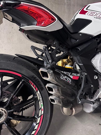 MV Agusta Brutale 800 Dragster 18 of 21