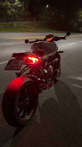 MV Agusta Brutale 800 Dragster 20 of 21